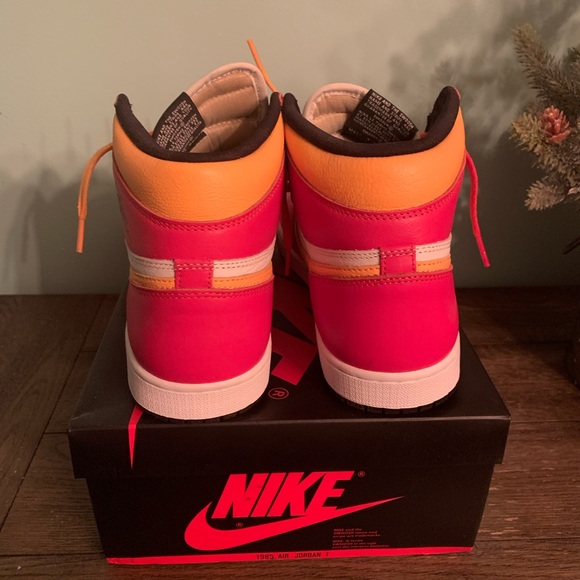 Nike Air Jordan 1 ‘Light Fusion Red’ - Picture 4 of 11